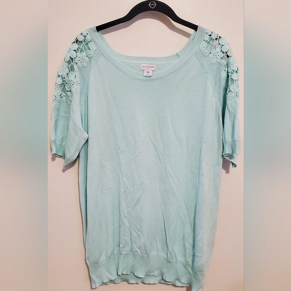 Jaclyn Smith mint colored size L cut out shoulder blouse